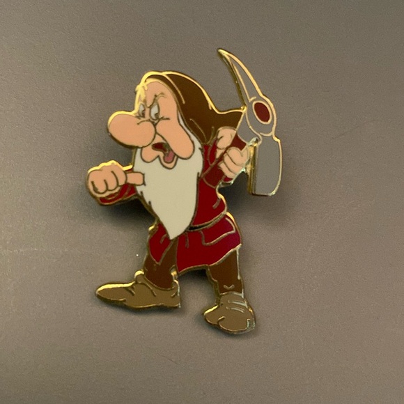 Disney Pin 8590 Snow White and the Seven Dwarfs Grumpy Holding a Pick Axe - Picture 1 of 4